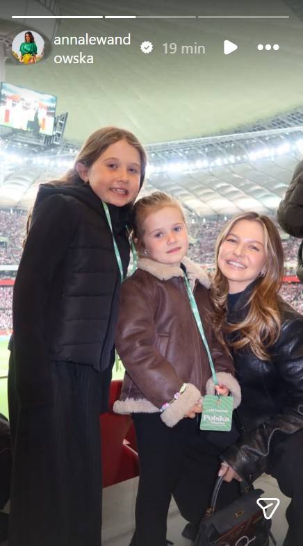 Anna Lewandowski z córkami na meczu, fot. Instagram