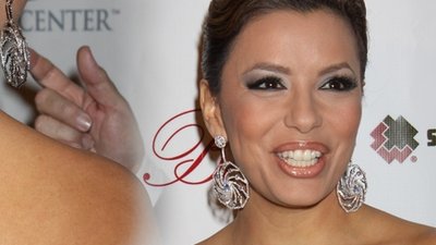 Eva Longoria ma plecy upstrzone wypryskami (FOTO)