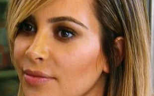 Wyciek mleka z piersi Kim Kardashian (VIDEO)