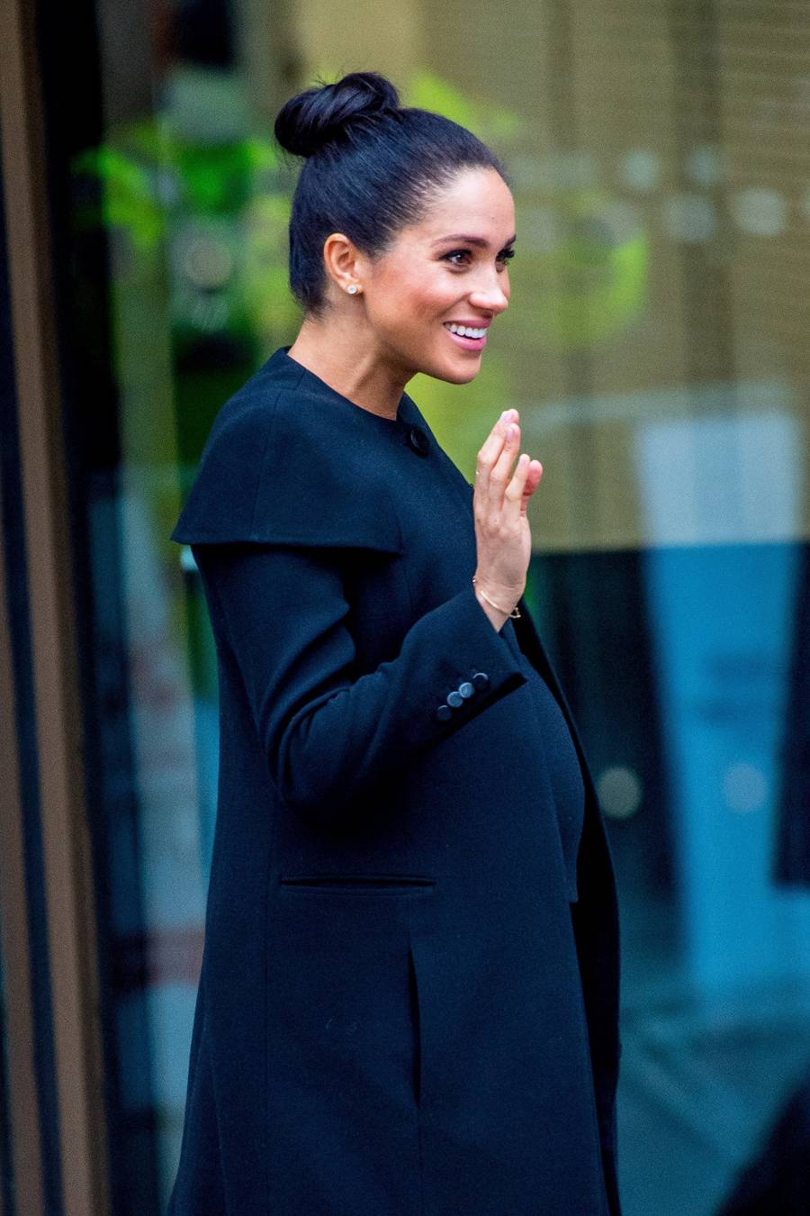 Księżna Meghan w ciasnym koku – trochę się zaokrągliła (ZDJĘCIA)
