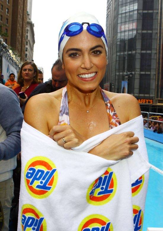 Nikki Reed na basenie