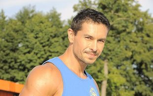 Marcin Łopucki pręży swe muskuły (FOTO)