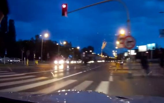 Pirat drogowy z białego BMW ZATRZYMANY przez policję