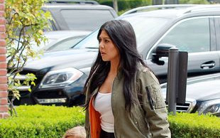 Dawno nie widzieliśmy Kourtney Kardashian w takim towarzystwie