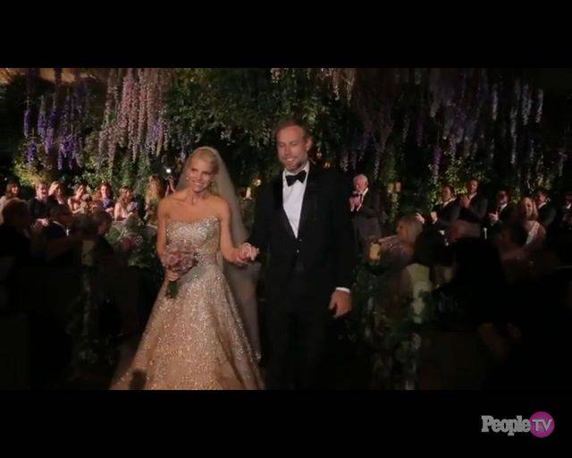 Jessica Simpson niknie w oczach