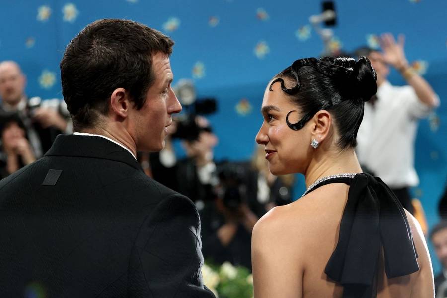 Dua Lipa DEBIUTUJE z ukochanym na Met Gali 2025! (FOTO)