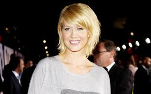 Jenna Elfman – promiennie w zaawansowanej ciąży (FOTO)