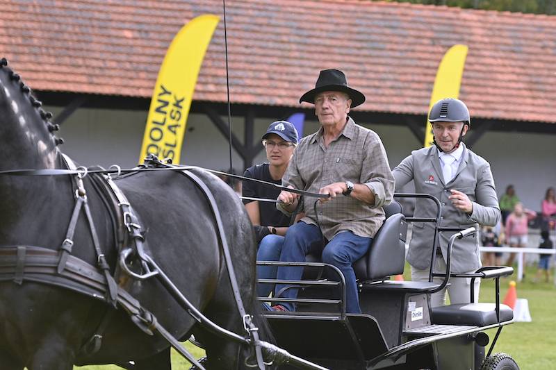Jeździeckie Mistrzostwa Gwiazd. Daniel Olbrychski z żoną, Sonia Bohosiewicz, Jacek i Maria Rozenek… (FOTO)