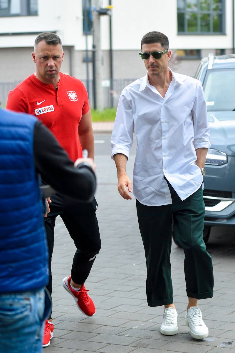 Zgrupowanie reprezentacji Polski przed Ligą Narodów. Milika przywiozła ukochana, a co się stało Karolinie Szostak? Zobaczcie na jej twarz