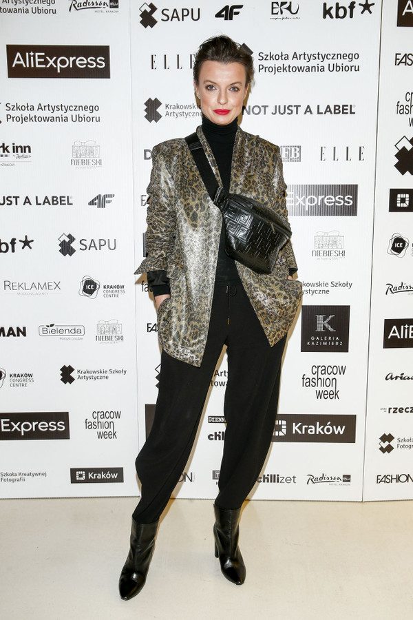 Katarzyna Sokołowska w błyszczącej marynarce