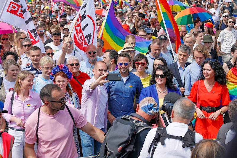 Parada równości w Warszawie. Rafał Trzaskowski na czele, przyjaciel Dody, Dżaga zabawiał tłum