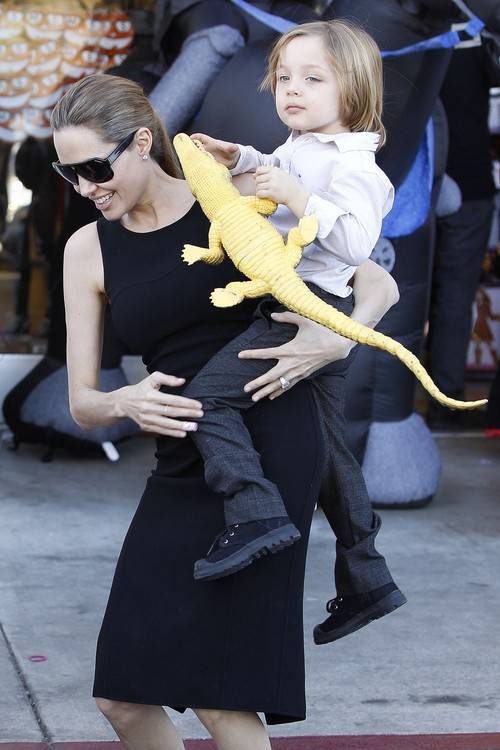 Angelina Jolie z dziećmi na zakupach