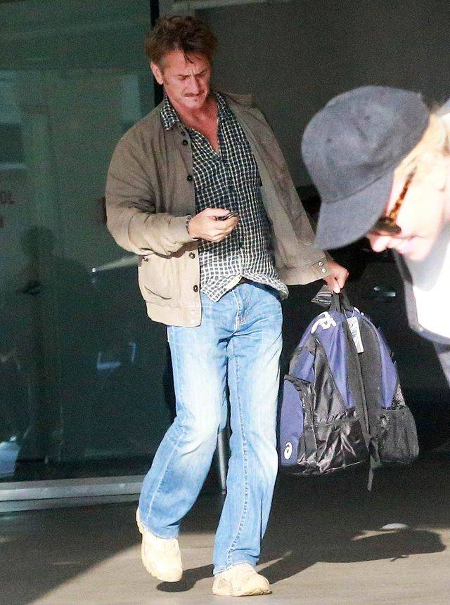 Charlize Theron z synem Jacksonem i Seanem Pennem