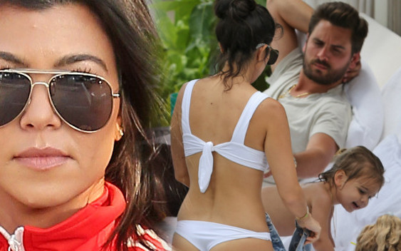 Kourtney WYPRASZA Scotta ze swej sypialni