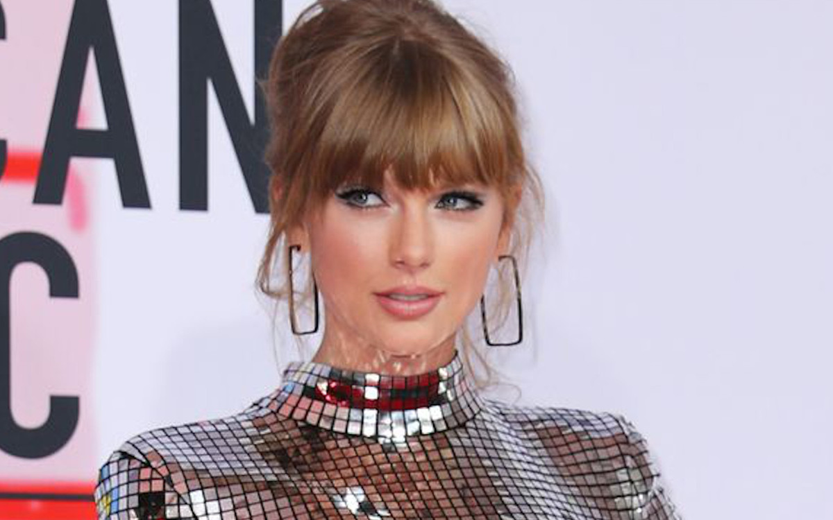 Największa afera ostatnich miesięcy, czyli o co chodzi z szalikiem Taylor Swift?