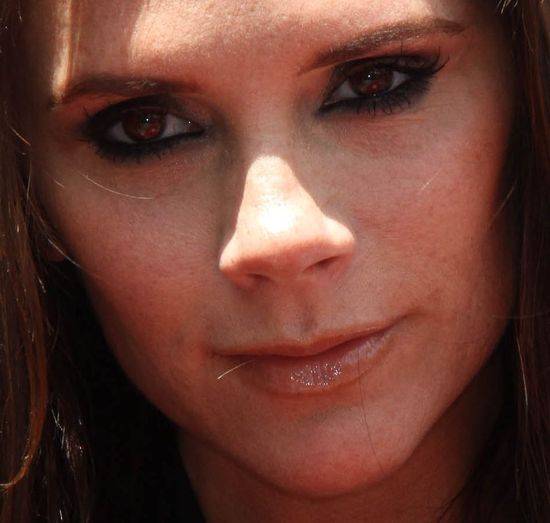 Zoom na twarz Victorii Beckham