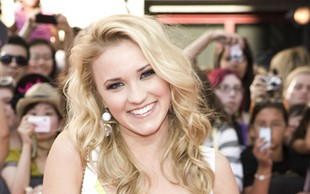 Emily Osment już nie jest małą dziewczynką (FOTO)