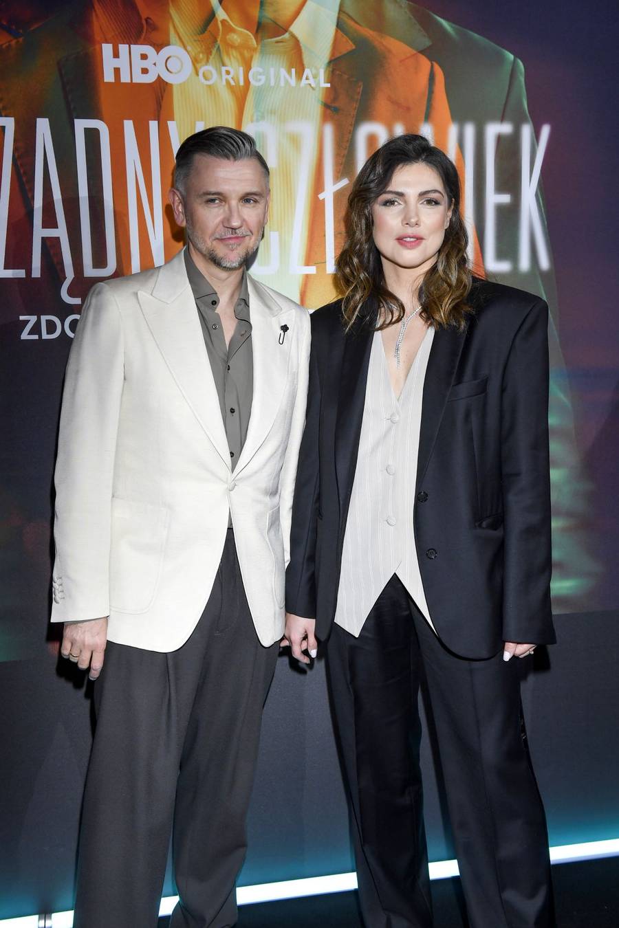 Gwiazdy na pokazie serialu “Porządny człowiek”. Zakochani Czeczot i Gorczyca, Kuna z ukochanym…(FOTO)