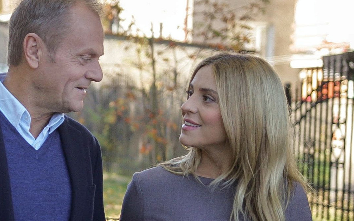 Donald Tusk wspiera swoją córkę Kasię na Instagramie: “Pamiętaj, całe to zło kiedyś minie”