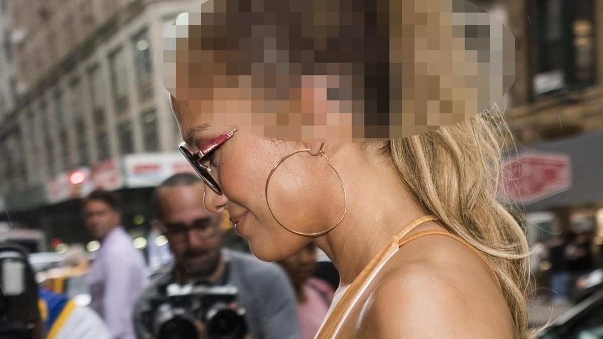 jennifer-lopez-g-wecompresscom-R1