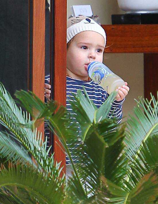 Miranda Kerr z synem na plaży