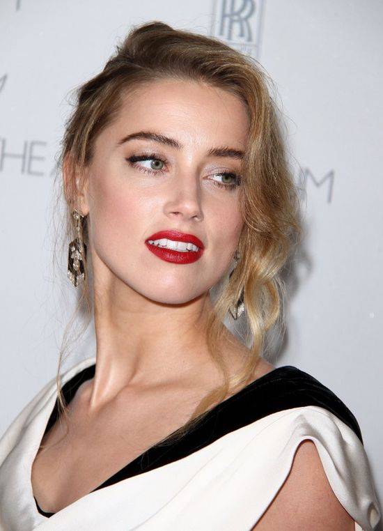 Piękna Amber Heard i Johnny Depp w brudnych butach