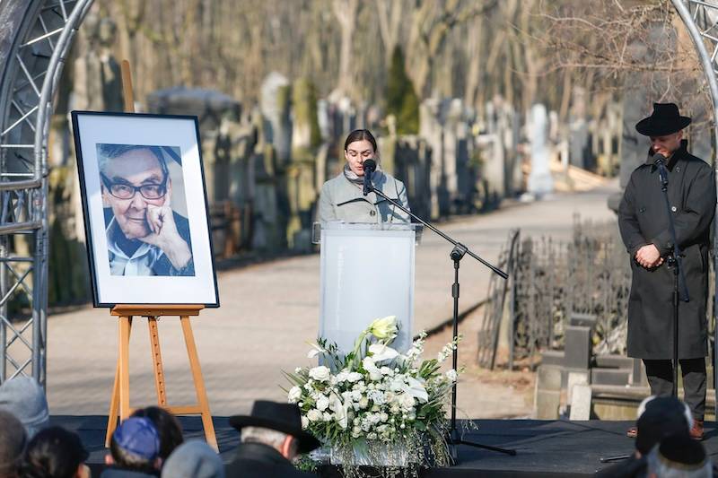 Pogrzeb Mariana Turskiego. Monika Olejnik z partnerem, Rafał Trzaskowski, dawno niewidziana Gołda Tencer…