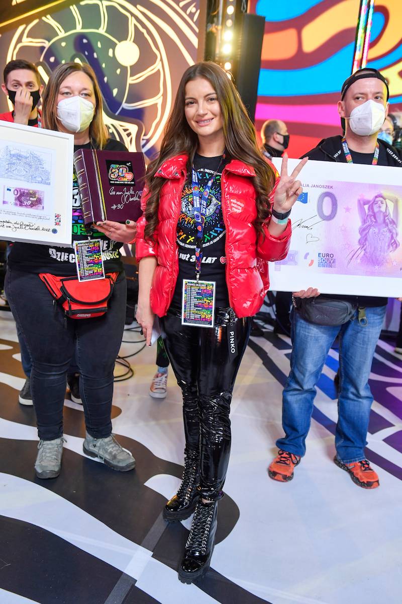 Gwiazdy osobiście wspierają WOŚP. Maria Sadowska w czułych objęciach z mężem