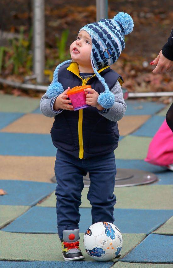 Miranda Kerr na ustawce z synkiem