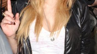 Tila Tequila z plastrami na twarzy (FOTO)