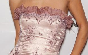 Nie do wiary – ona w takiej sukience! (FOTO)