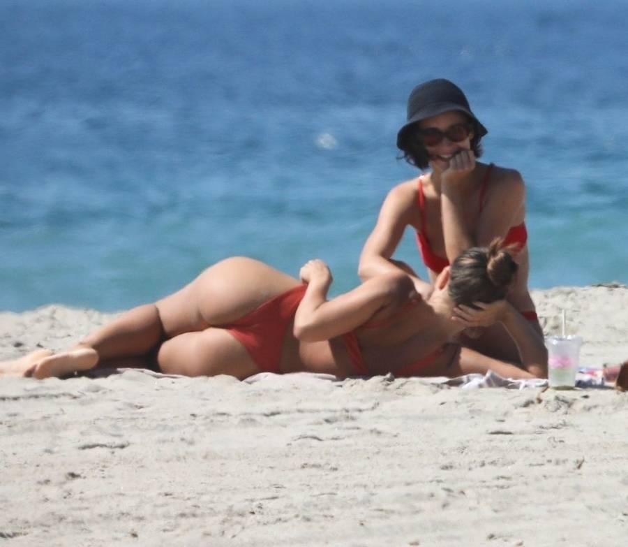 Miley Cyrus będzie WSCIEKŁA! Liam na plaży z dwiema dziewczynami w bikini!