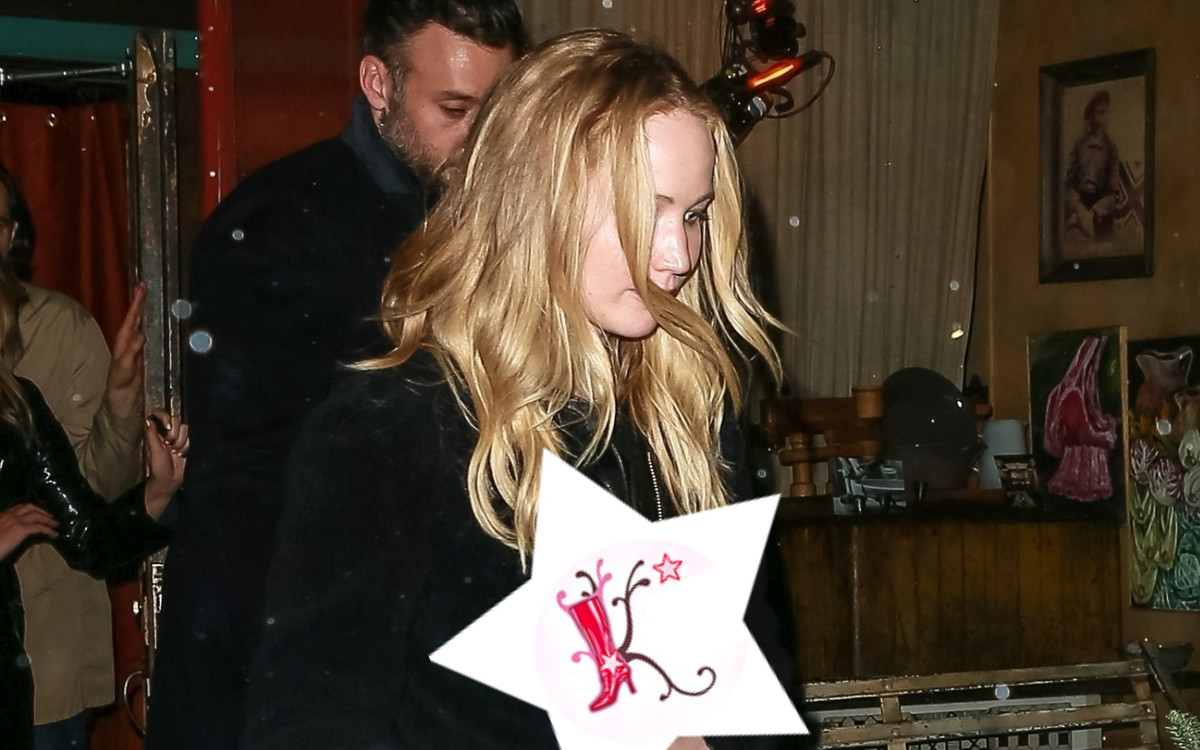 Zaręczynowy pierścionek Jennifer Lawrence jest mały i brzydki