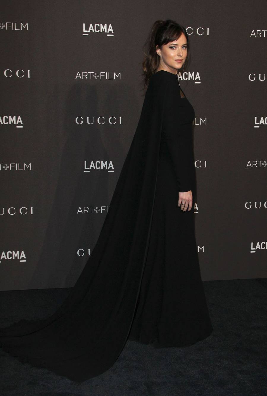 Dakota Johnson w kreacji od Gucci na gali LACMA – jak ocenicie jej look?