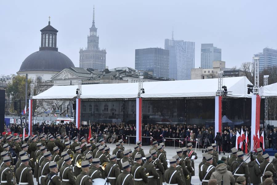 Polacy wyszli na ulice. Tak Warszawa celebruje Święto Niepodległości! Zdjęcia