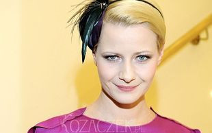 Która aktorka tak kusi dekoltem? (FOTO)