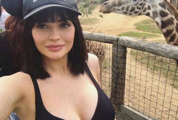 Kylie Jenner ma grzywkę. Wygląda ślicznie!