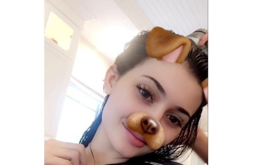 Fryzjer ściągnął perukę Kylie Jenner. Co zobaczył na jej głowie?