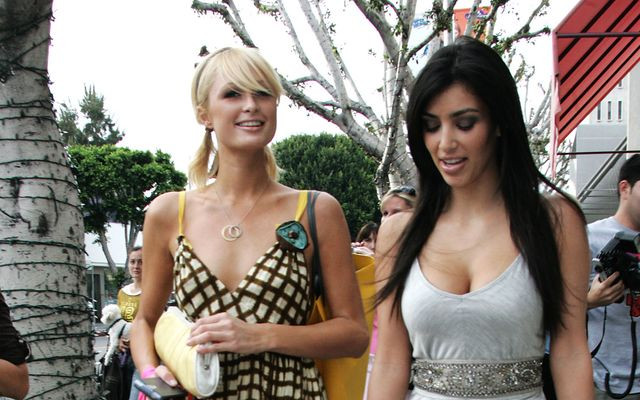Kim Kardashian i Paris Hilton w 2006 roku