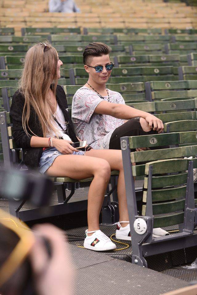 Allan Krupa z dziewczyną na próbie mamy