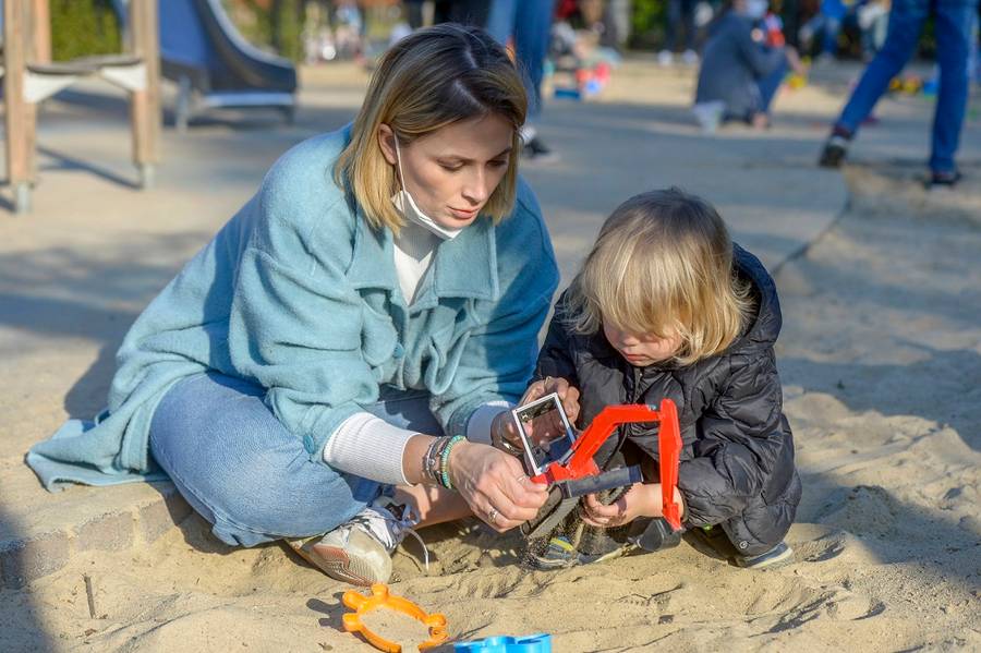 Odeta Moro na placu zabaw z synem. Patrzcie, za kogo 3-latek się przebrał (ZDJĘCIA)