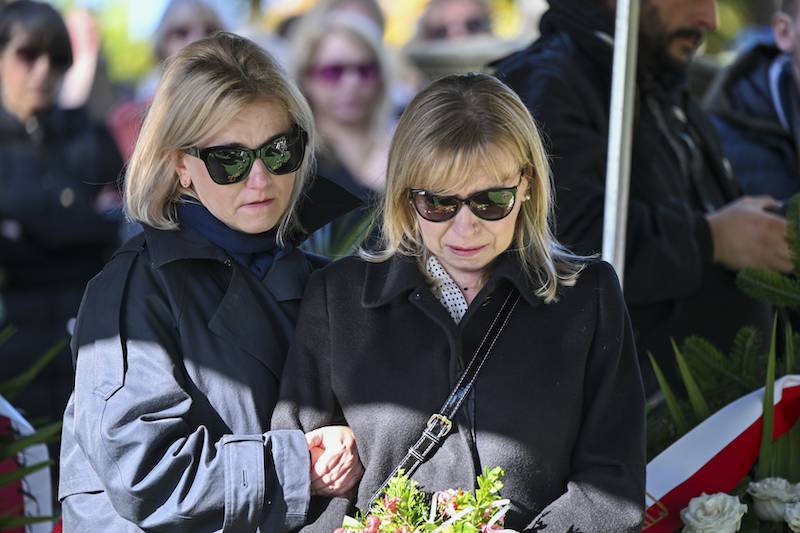 Pogrzeb Stanisława Radwana. Dorota Segda ze łzami w oczach żegna męża