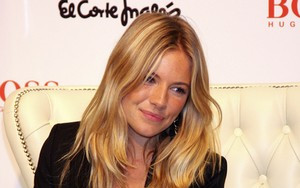 Sienna Miller promuje najnowszy zapach Hugo Bossa (FOTO)