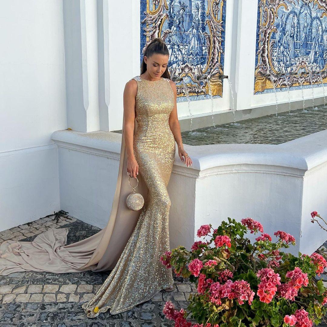 Małgorzata Rozenek zachwyca fanów w złotej kreacji. Wskoczyła w niej do basenu