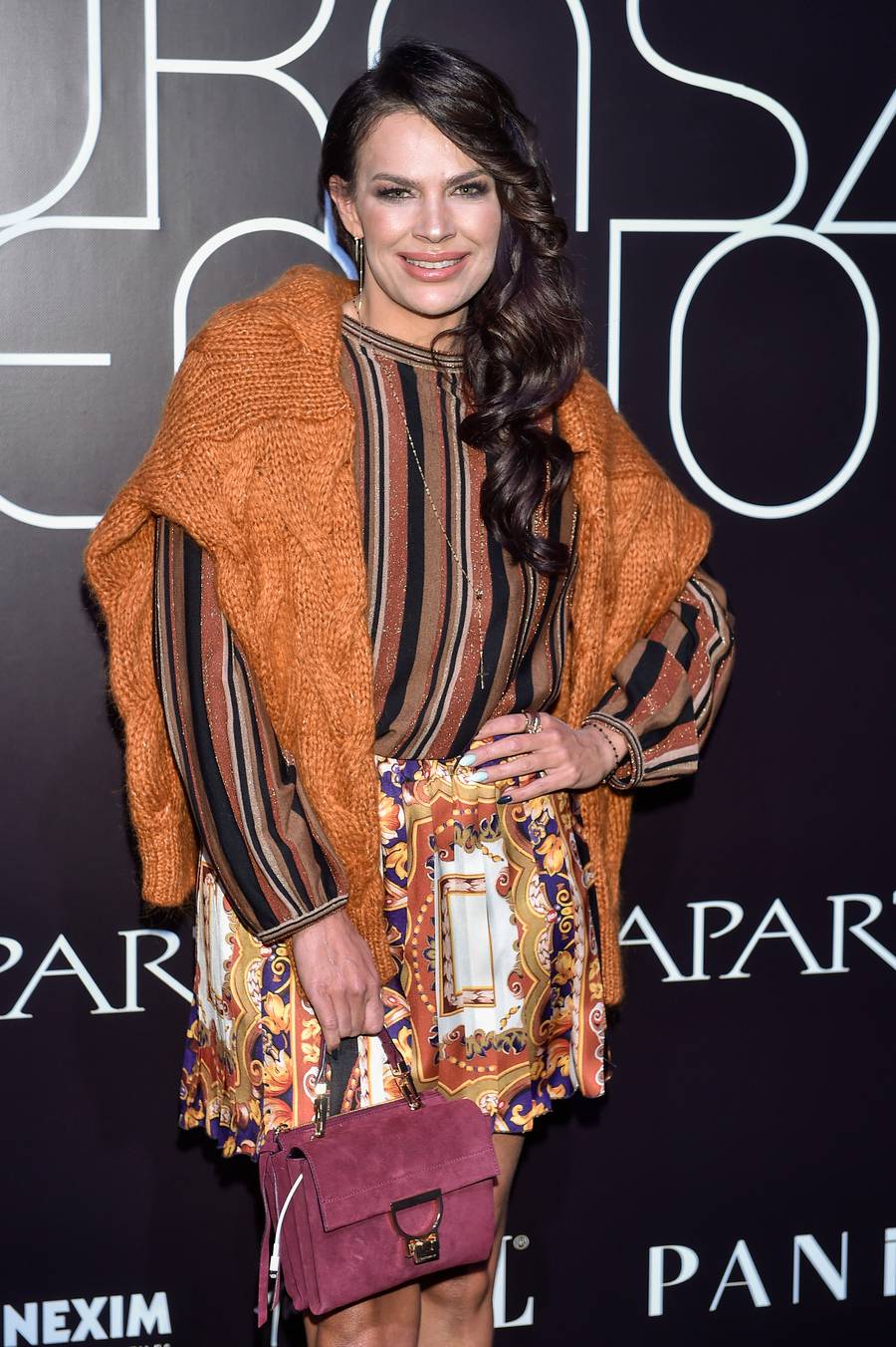 Sklejona grzywka, NIESKROMNE dekolty i dziwaczne kreacje! GWIAZDY na ściance