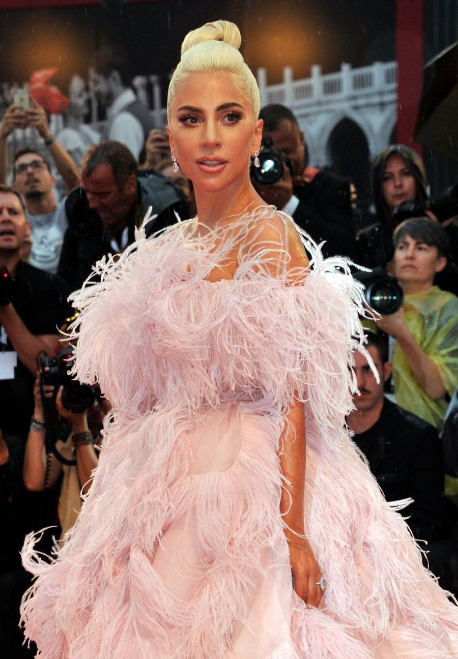 PYSZNA kreacja Gagi na festiwalu w Wenecji