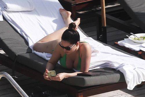 Kelly Brook w bikini bez retuszu