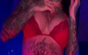 Michelle Bombshell McGee robi striptiz (VIDEO)