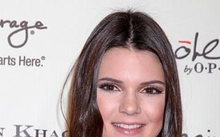 Mała Kendall Jennner z szympansem (FOTO)