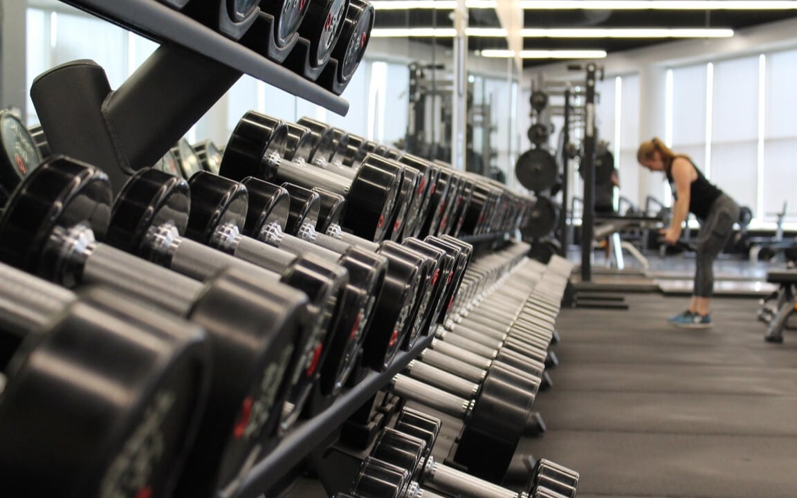 Kreatyna jako wsparcie treningów na siłowni. Co musisz o niej wiedzieć?